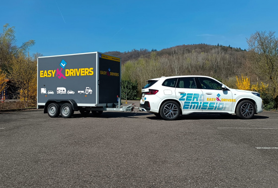 BMW iX1 + Humer Tandemtrailer