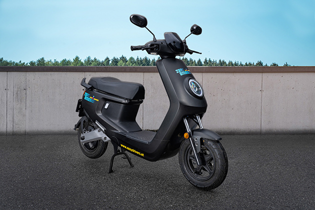 Ein NIU MQi+ Sport Elektro Moped der Easy Drivers Zero Emission Fahrzeugflotte.